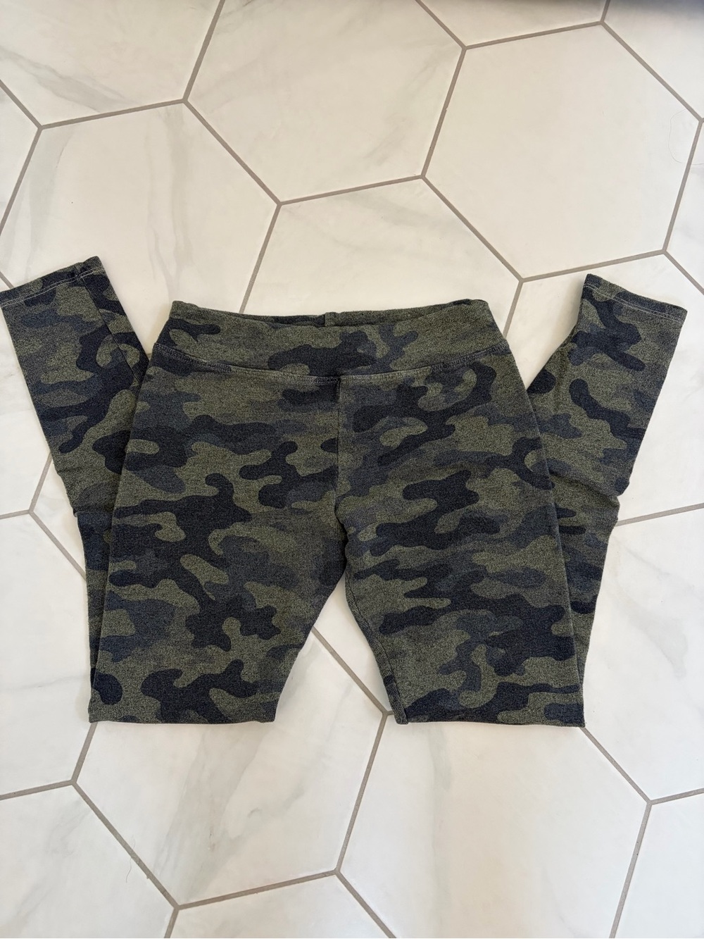 Sundry Olive Green Camo Leggings